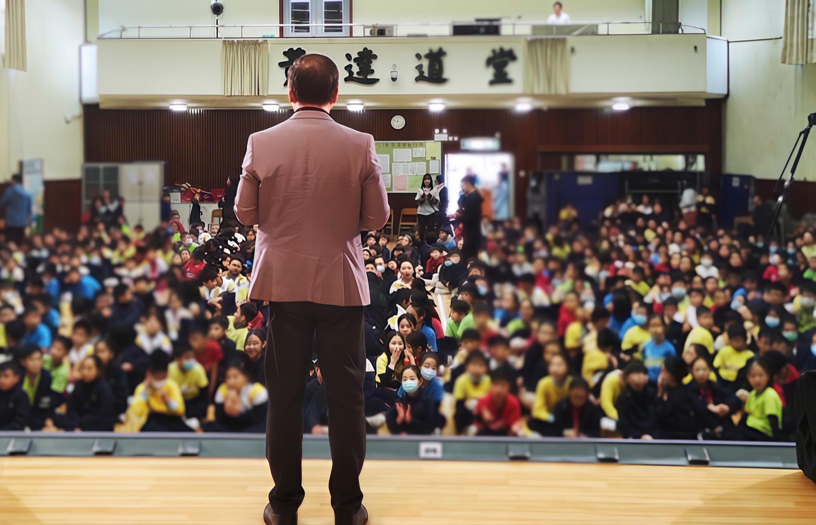 CIS instructor delivering a campus crisis-response seminar